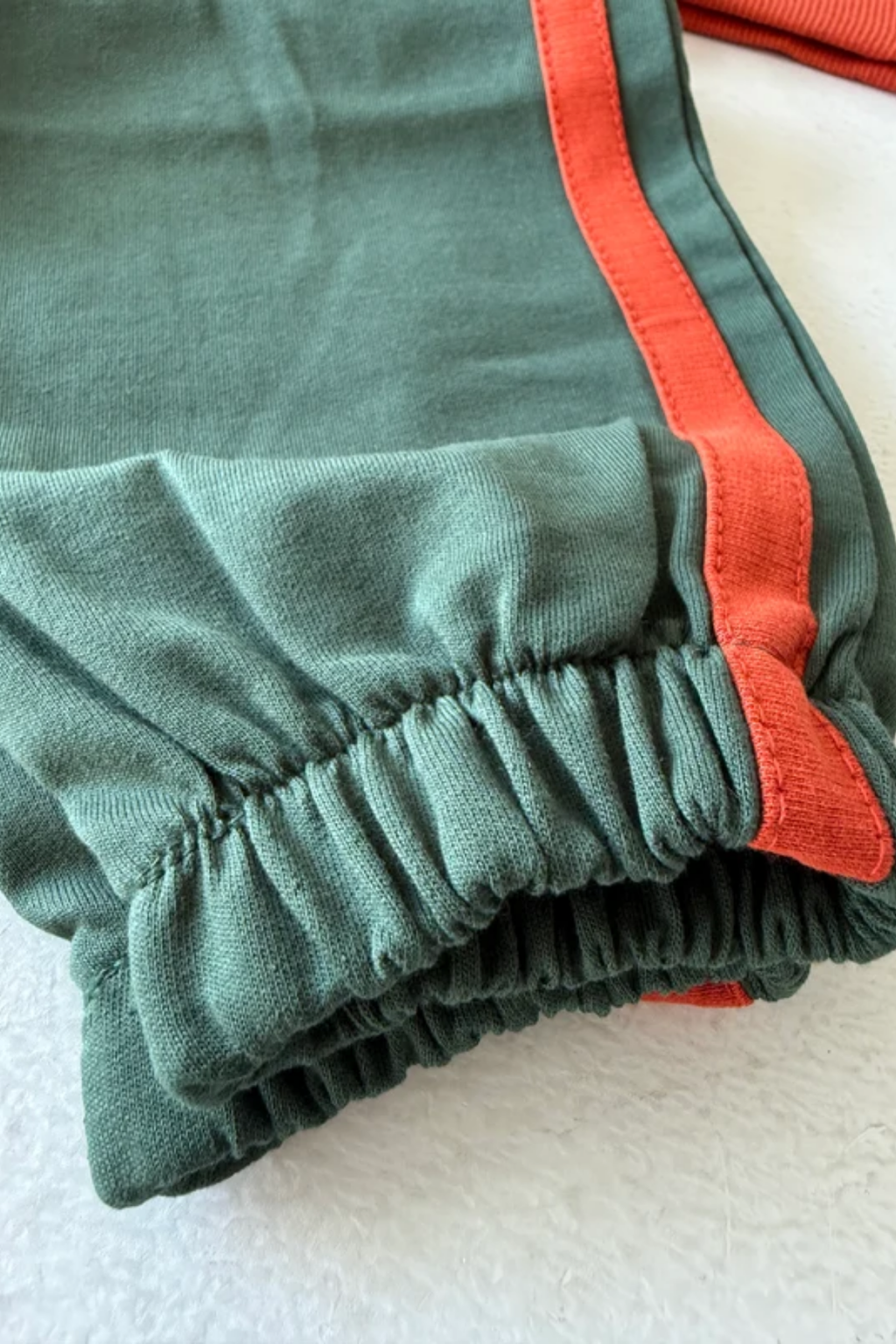 Çocuk Pamuklu Eşofman Takımı Turuncu Yeşil Şeritli Bisiklet Yaka Sweatshirt ve Jogger Pantolon