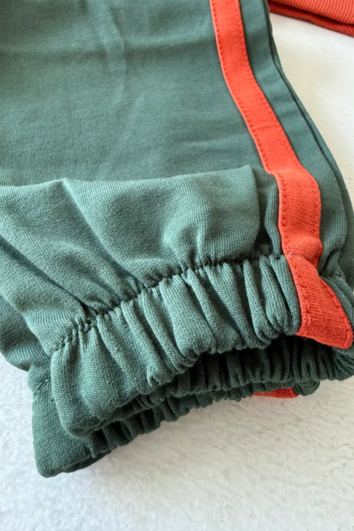 Çocuk Pamuklu Eşofman Takımı Turuncu Yeşil Şeritli Bisiklet Yaka Sweatshirt ve Jogger Pantolon