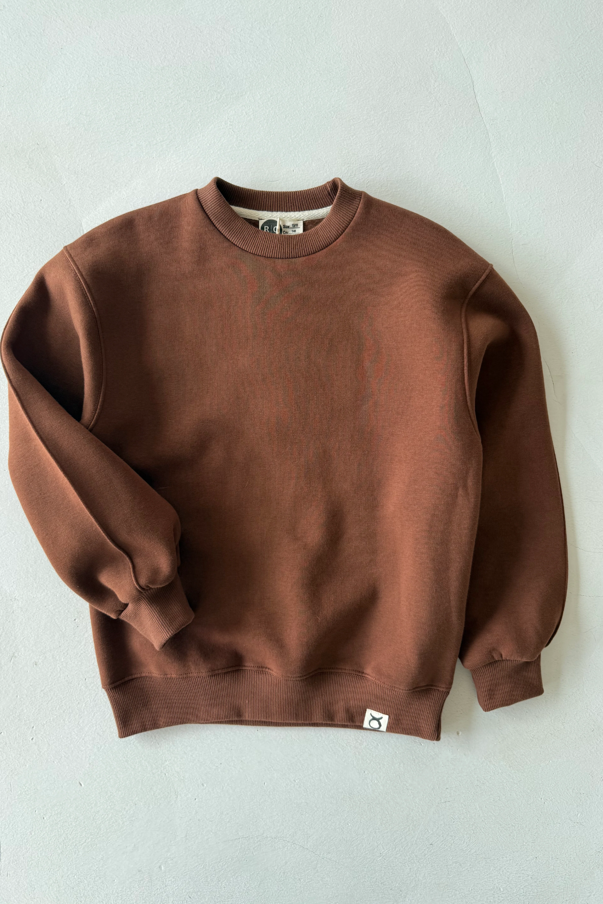 Çocuk Kahverengi Eşofman Takımı – Pamuk Karışımlı Bisiklet Yaka Sweatshirt ve Bağcıklı Jogger Pantolon