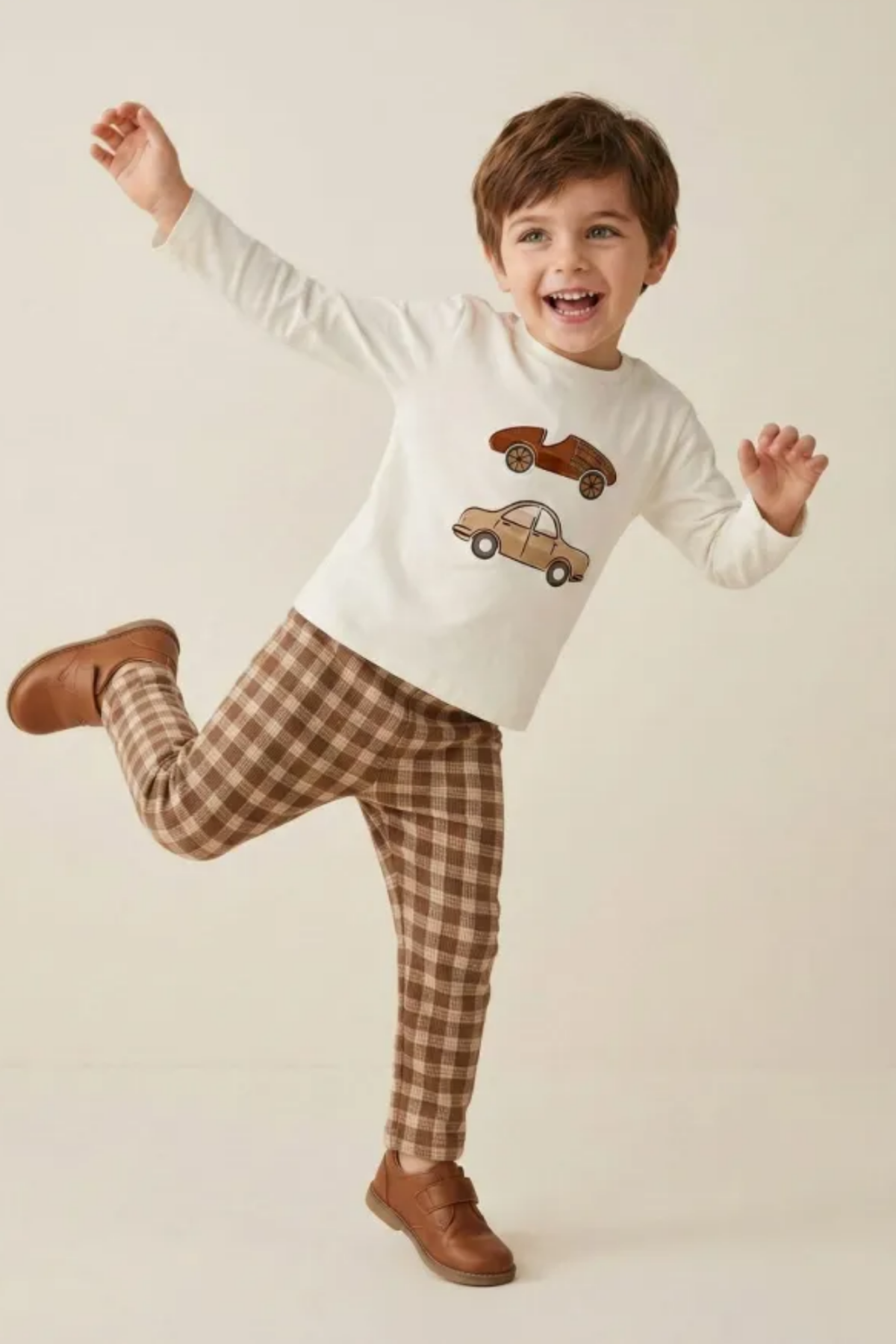 Erkek Bebek 2'li Takım – Araba Desenli Sweatshirt ve Ekose Pantolon, Bebek Giyim Seti